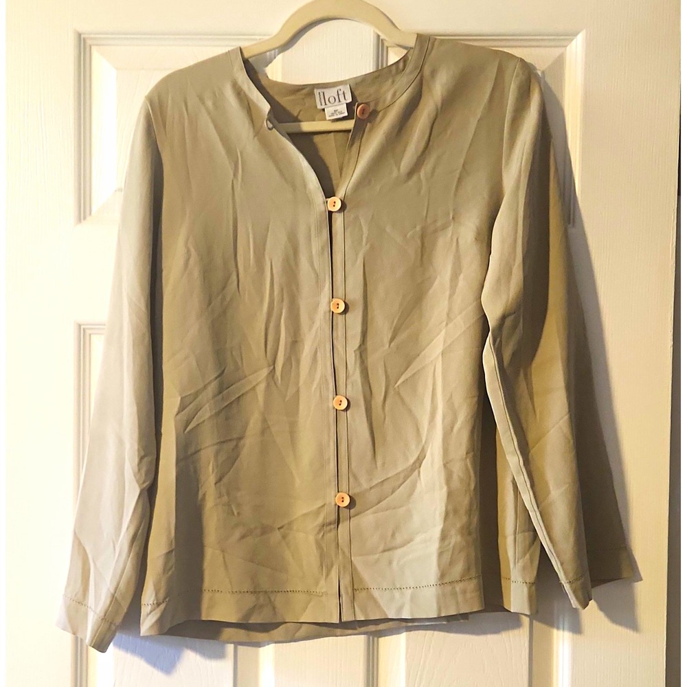 Ann Taylor LOFT Women's Petite 6P Beige 100% Silk Button Blouse